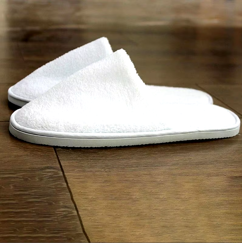 Tofflor med fårskinn